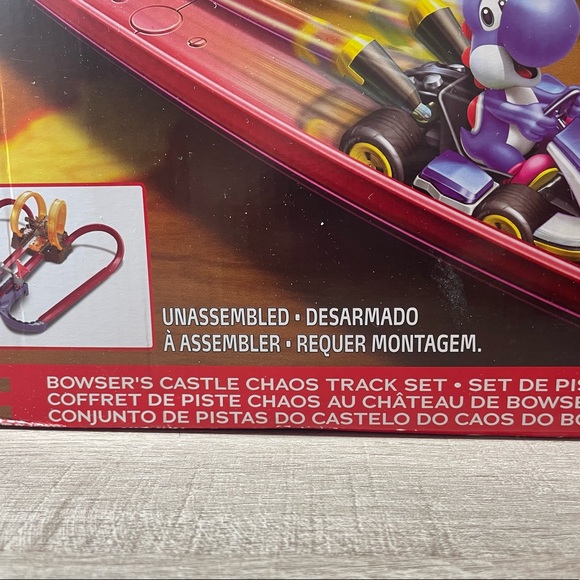 Hot Wheels Mario Kart Bowser’s Castle Chaos with Yoshi NEW - Picture 4 of 7
